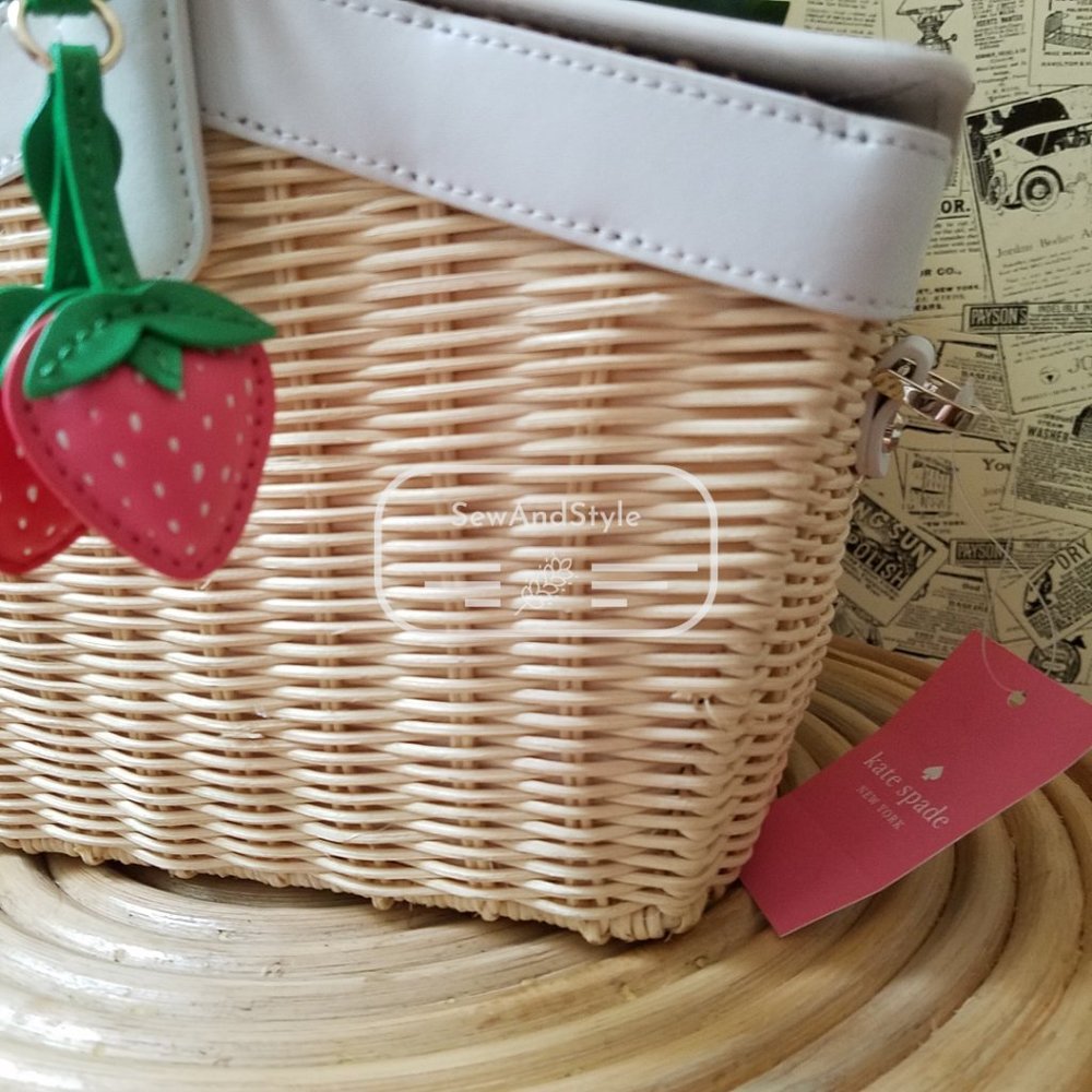 Kate Spade NWT Picnic Strawberry Wicker Basket Warm Beige plaid inside - Picture 5 of 13